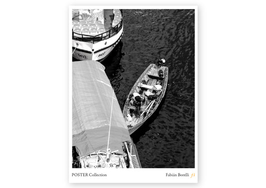 Entre botes y silencios