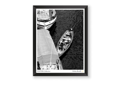 Entre botes y silencios