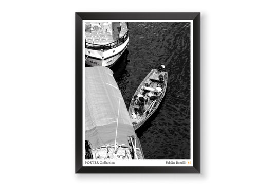 Entre botes y silencios